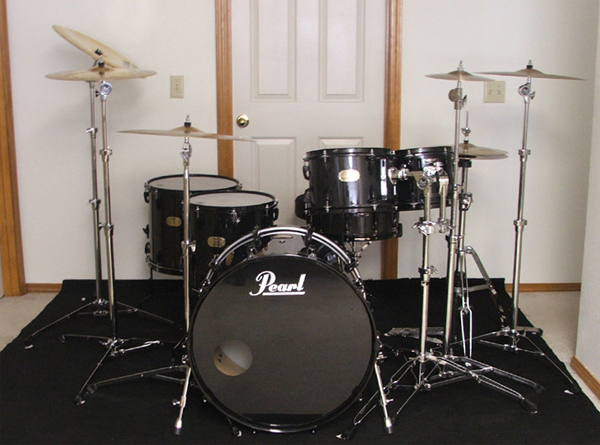 At first, I only colored the hardware on the drums black.  The stands remained chrome for a few years.