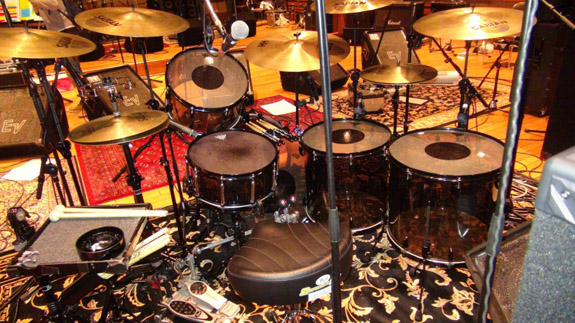 This set had a free-floating matching snare, but he seldom used it, preferring his aluminum free-floater.