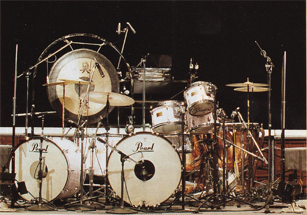 For Big City Nights Round Around 96, Sakura uses both of his bass drums!