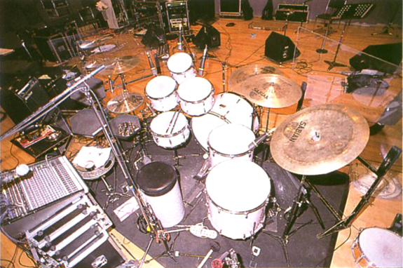 This setup is clearly influenced by Ian Paice of Deep Purple.