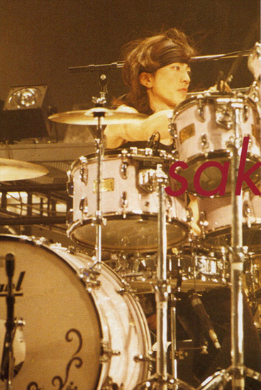 The rack toms used Pearl ISS mounts, and his bass drums had both ride and splash cymbal mounts.